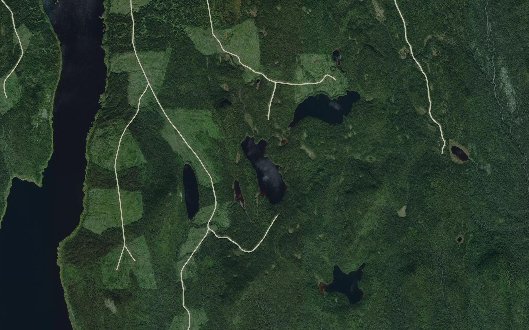 Satellite map of the Lac de la Luisance