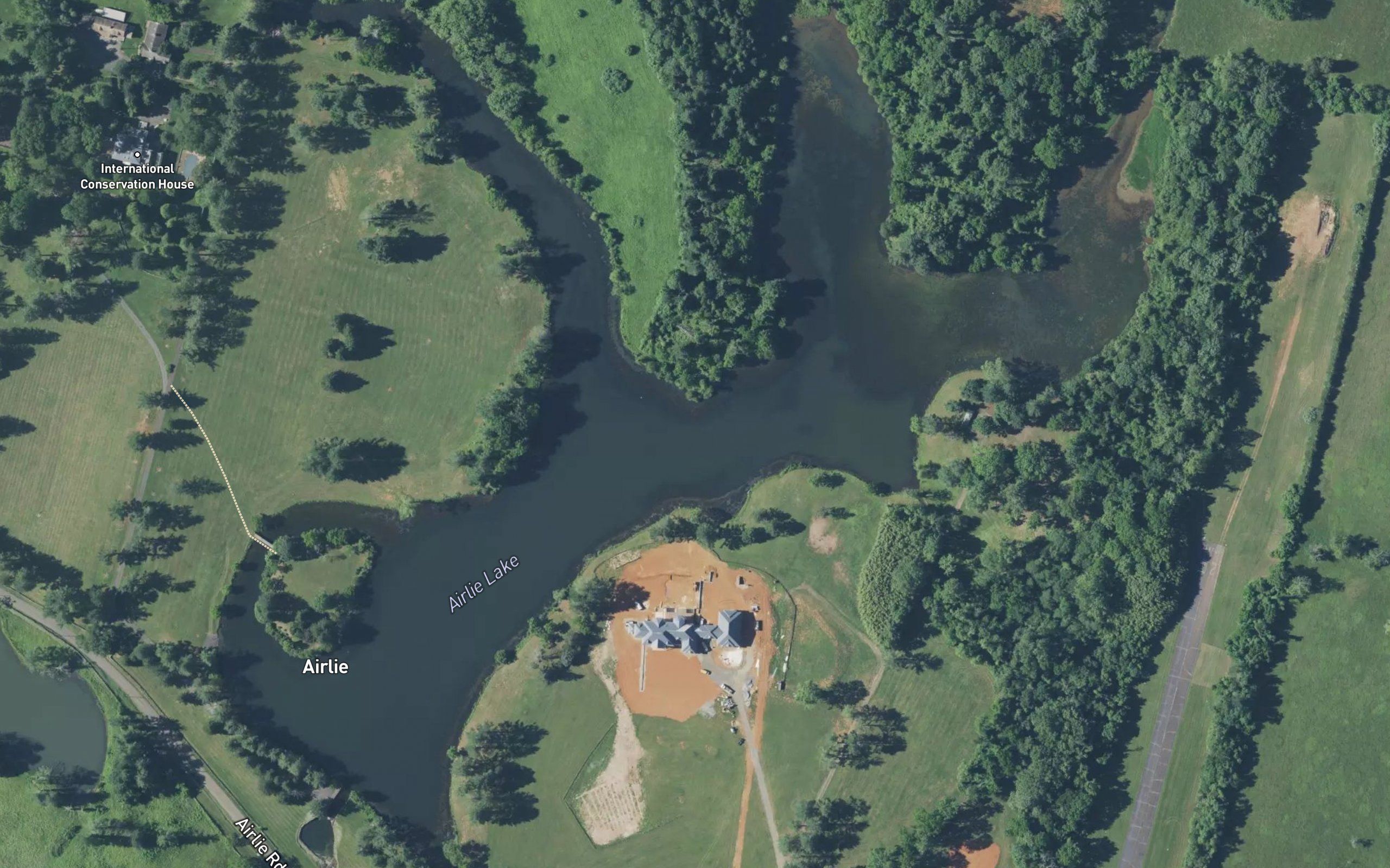 Airlie Lake
