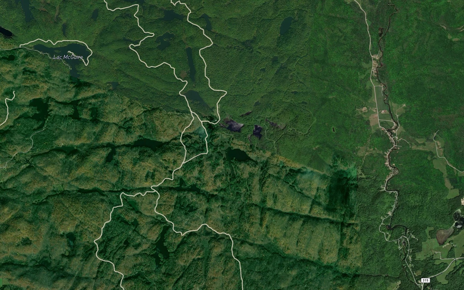 Satellite map of the Les Trois Petits Lacs