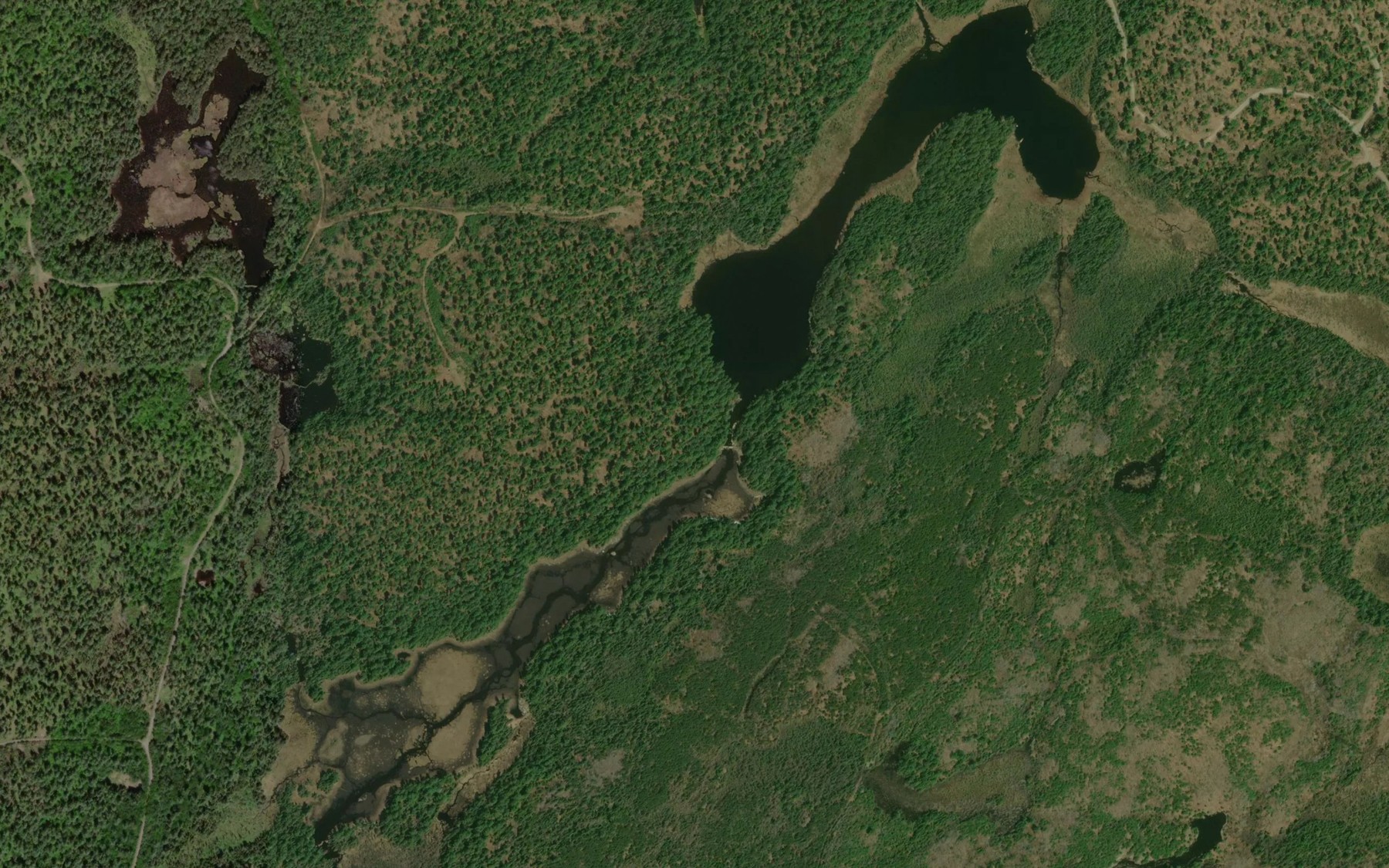 Satellite map of the Azen Lake