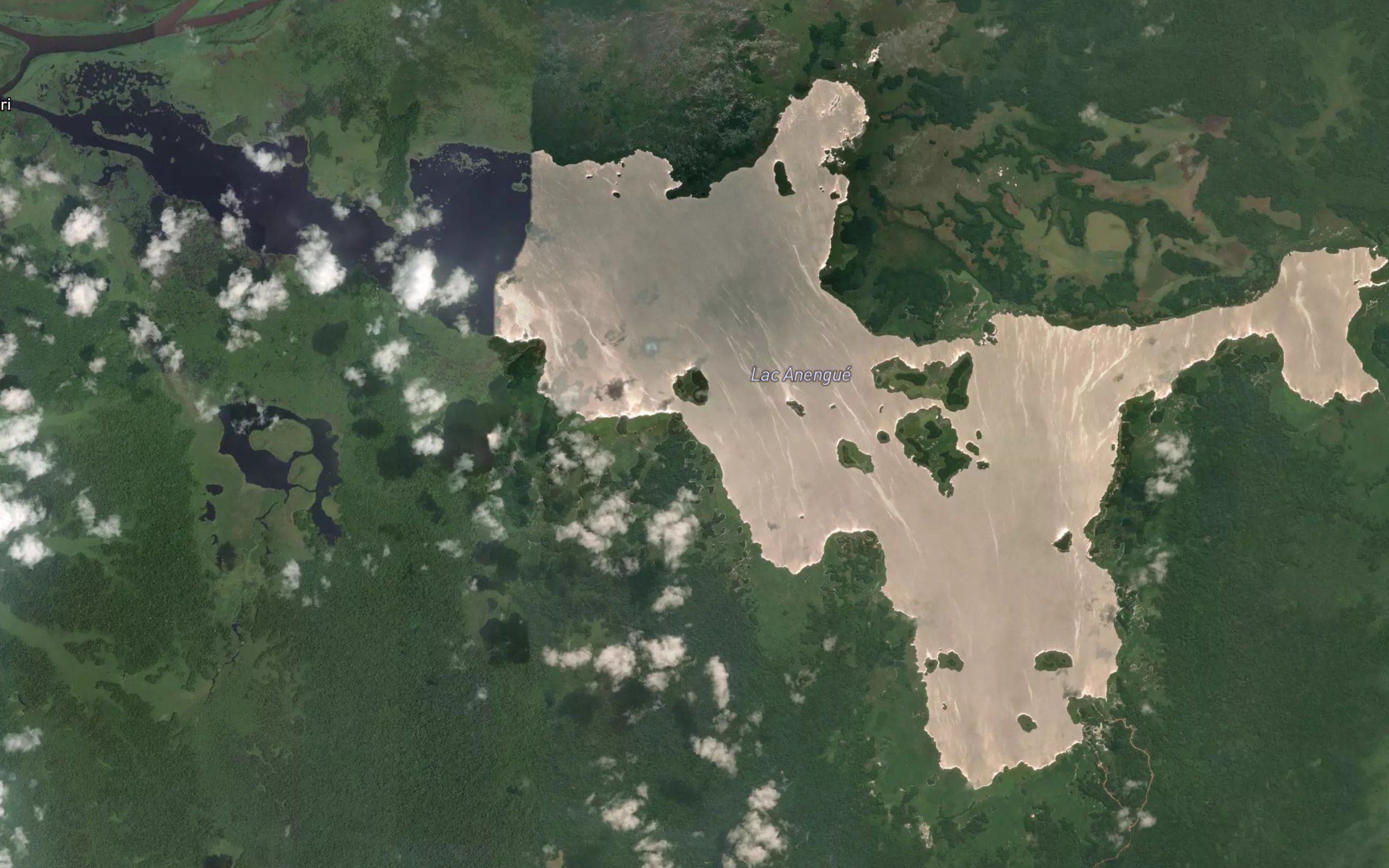 Lac Anengue