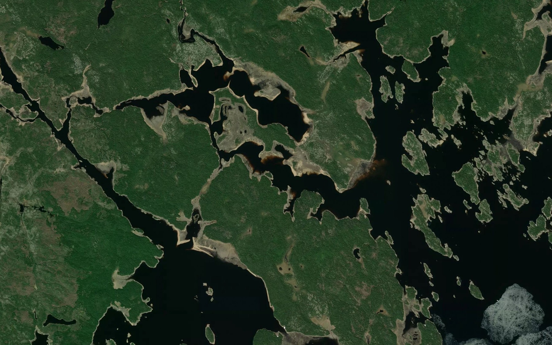 Satellite map of the Baie du Camp a Georges