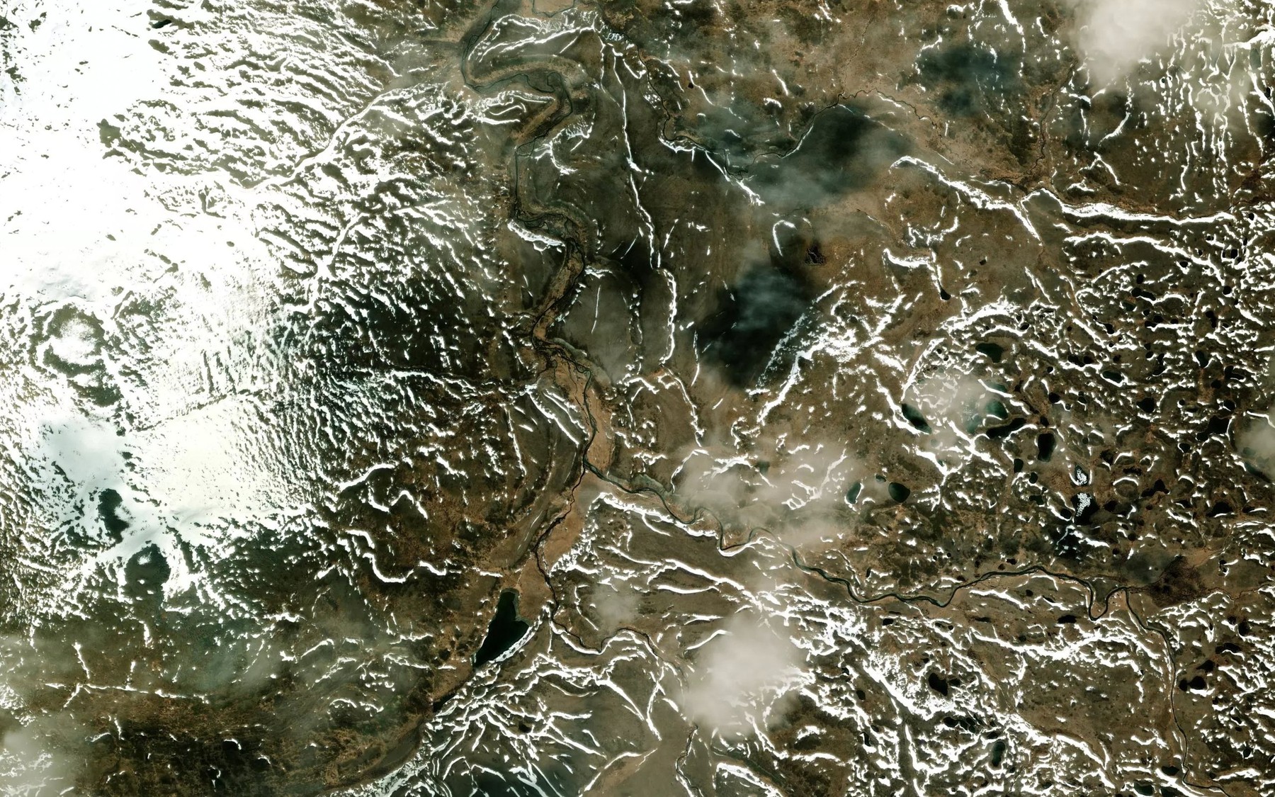 Satellite map of the Round Tangle Lake