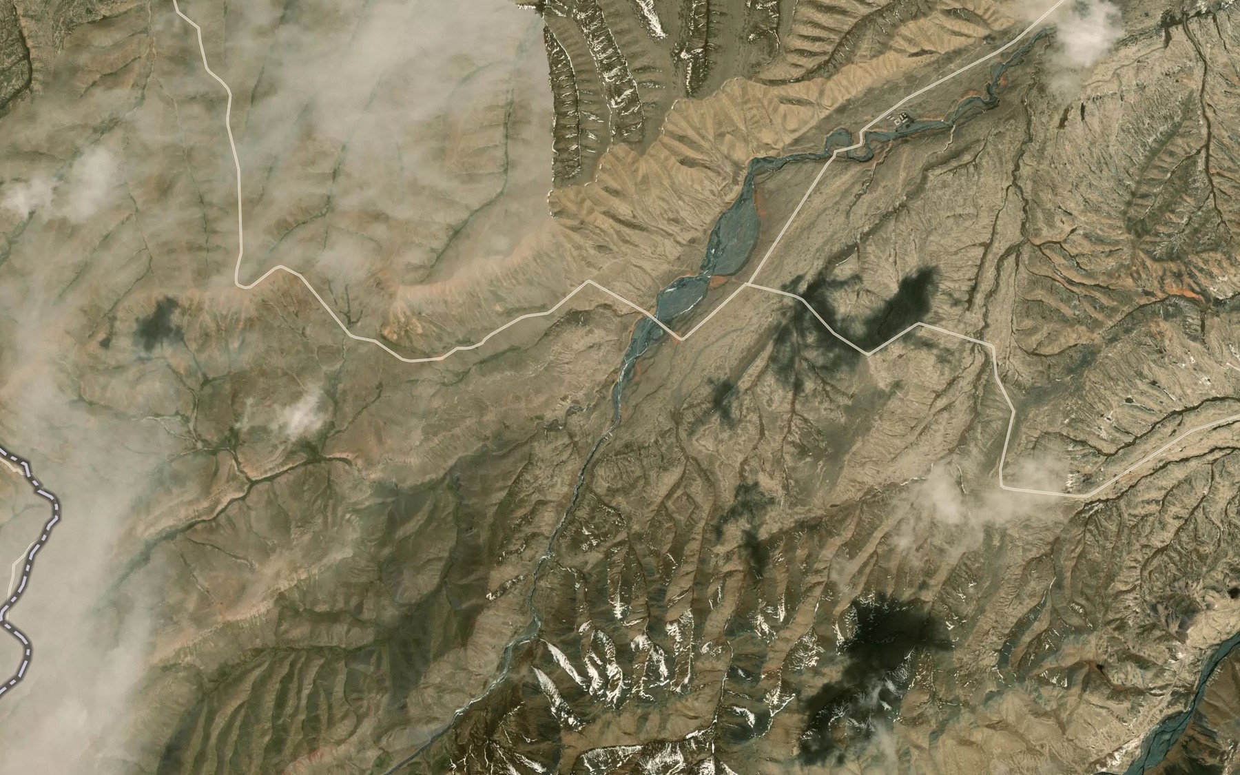 Satellite map of the Lyuutyr