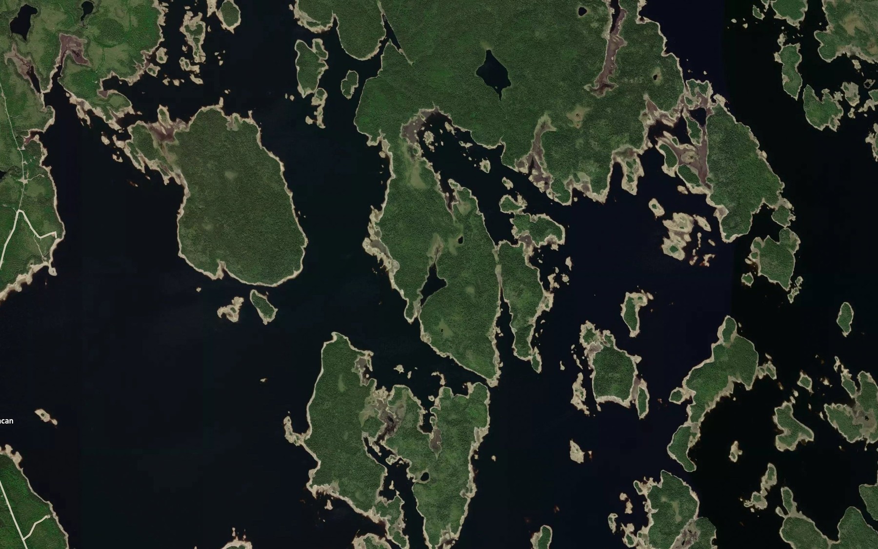 Satellite map of the Baie de la Pouponniere