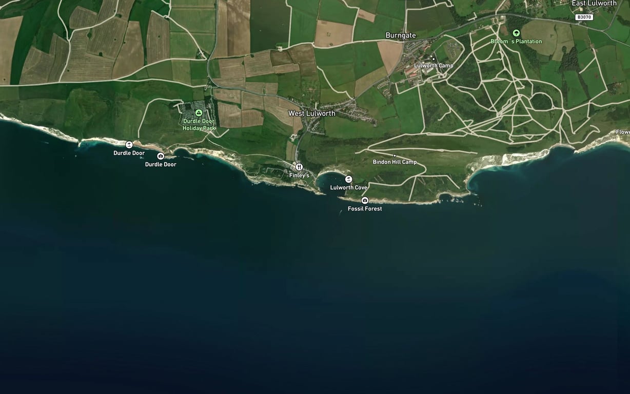 Lulworth Cove Fishing in England 2026 — Live Reports, Forecast & AI ...