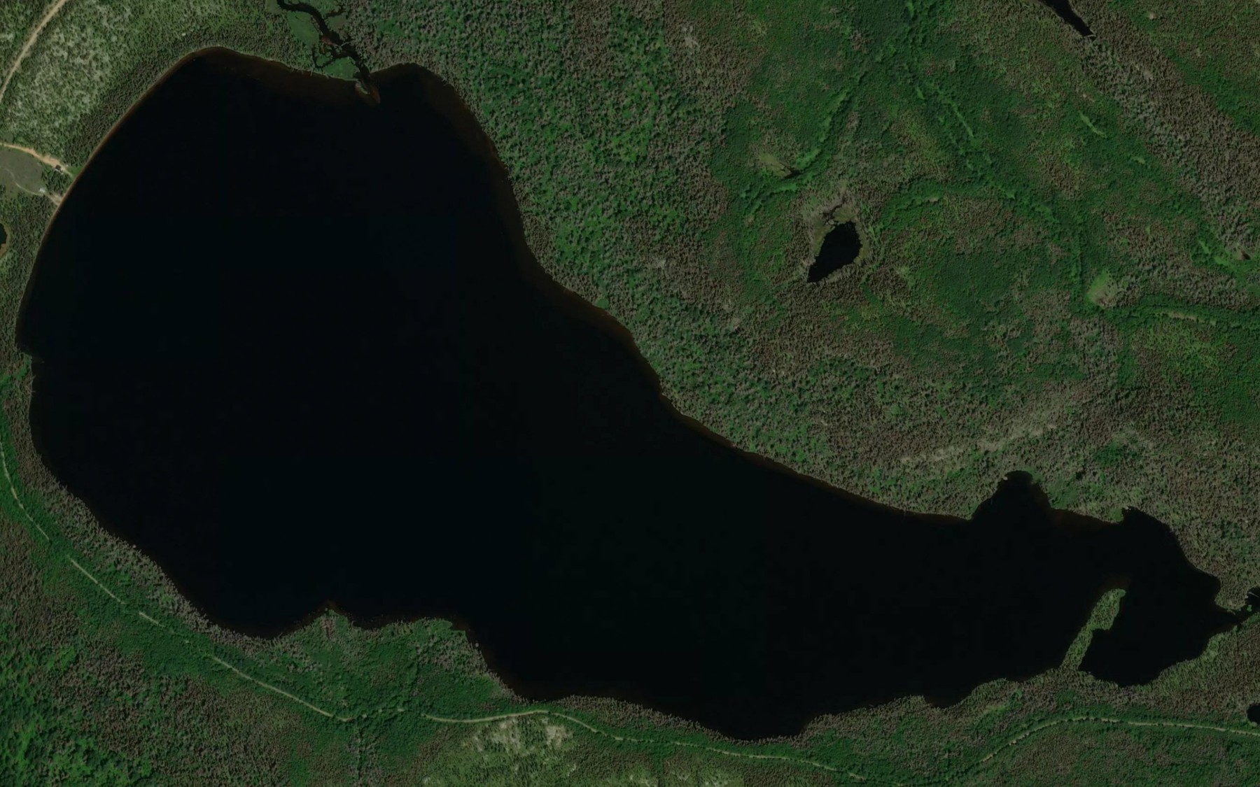 Satellite map of the Petit lac Letemplier