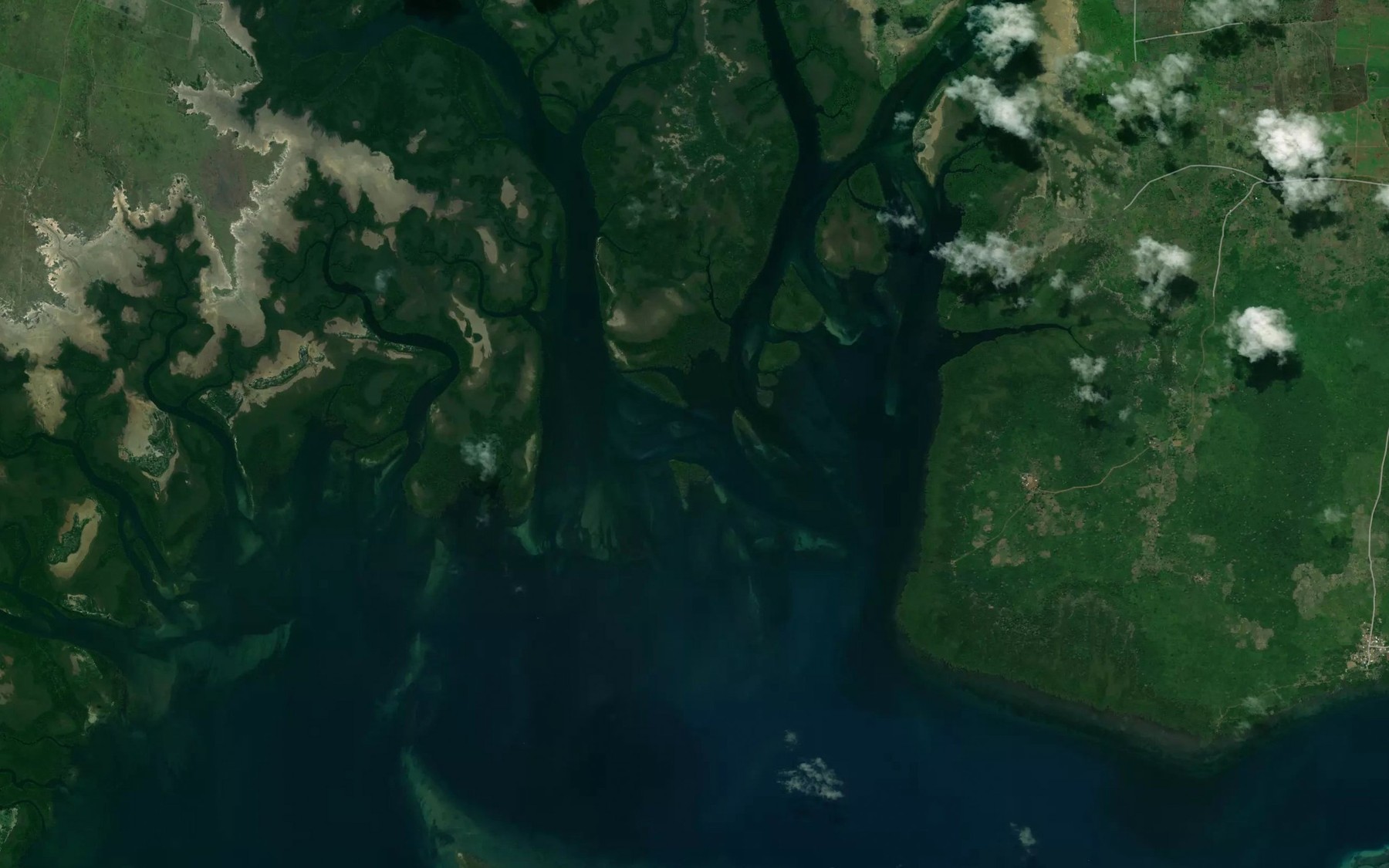 Satellite map of the Madoeke Channel