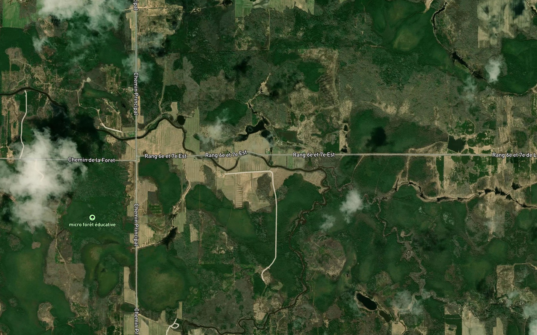 Satellite map of the Cours d'eau Lacerte