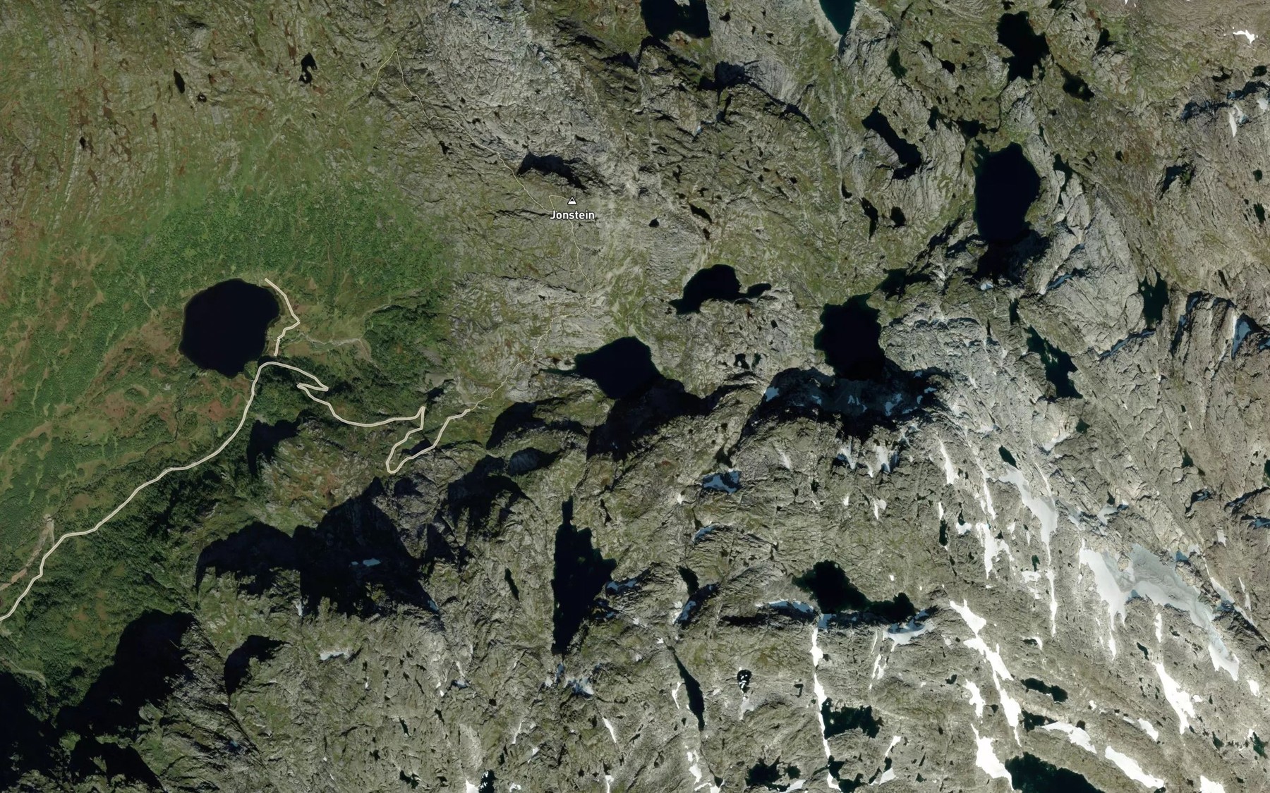 Satellite map of the Skarvabottvatnet