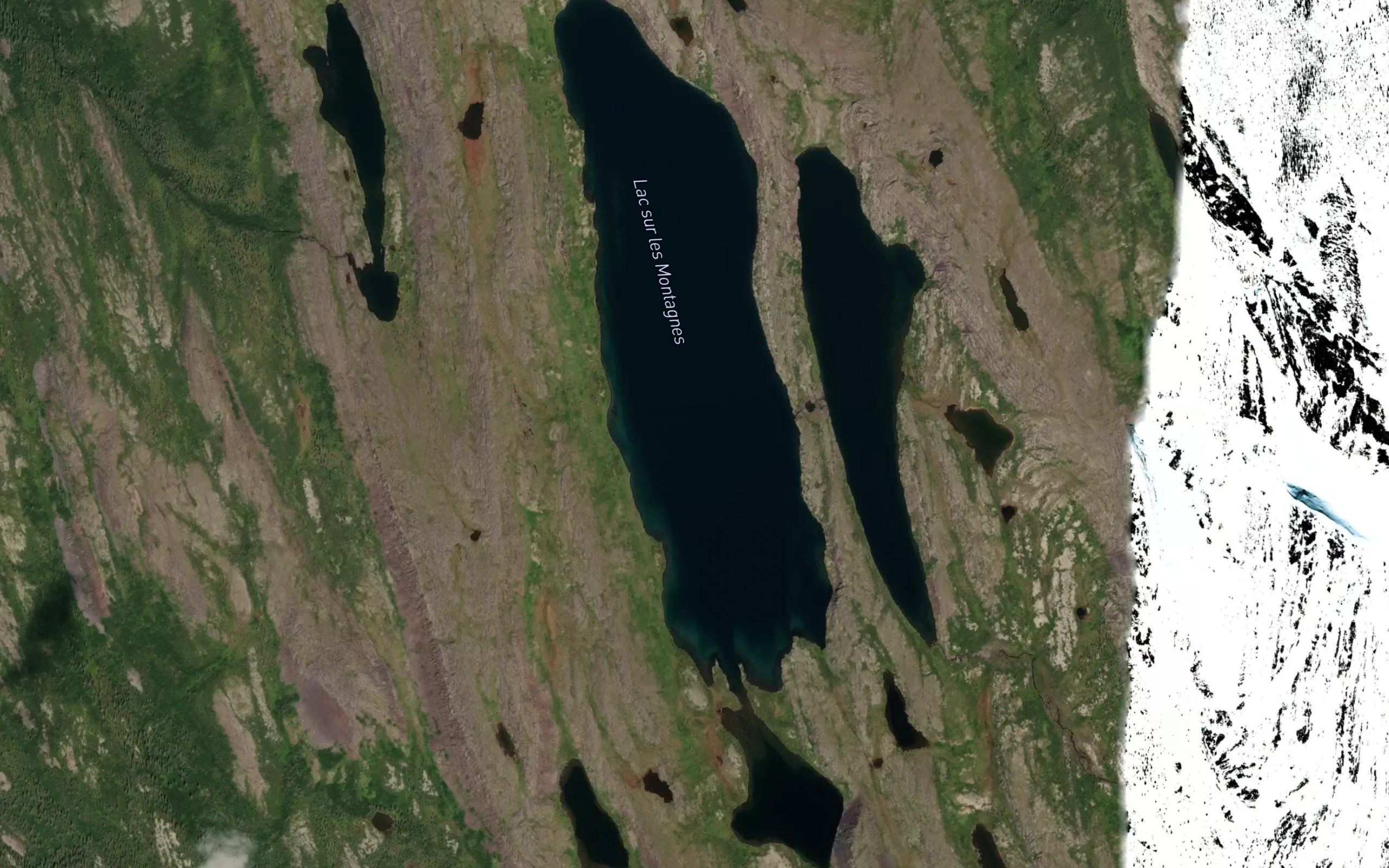 Lac sur les Montagnes