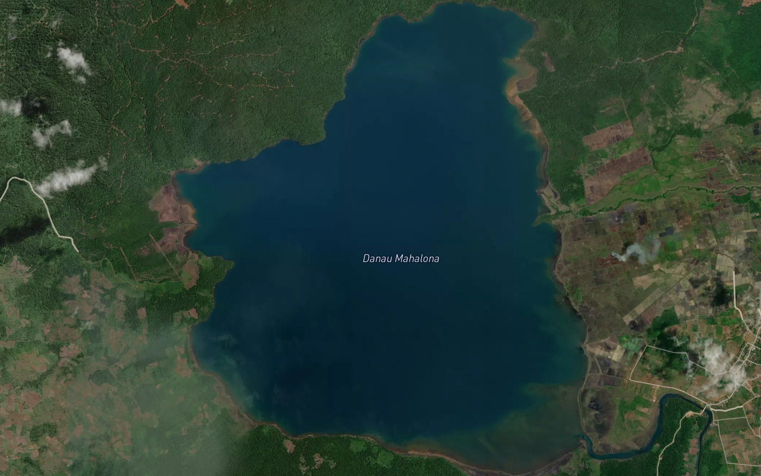 Danau Mahalona