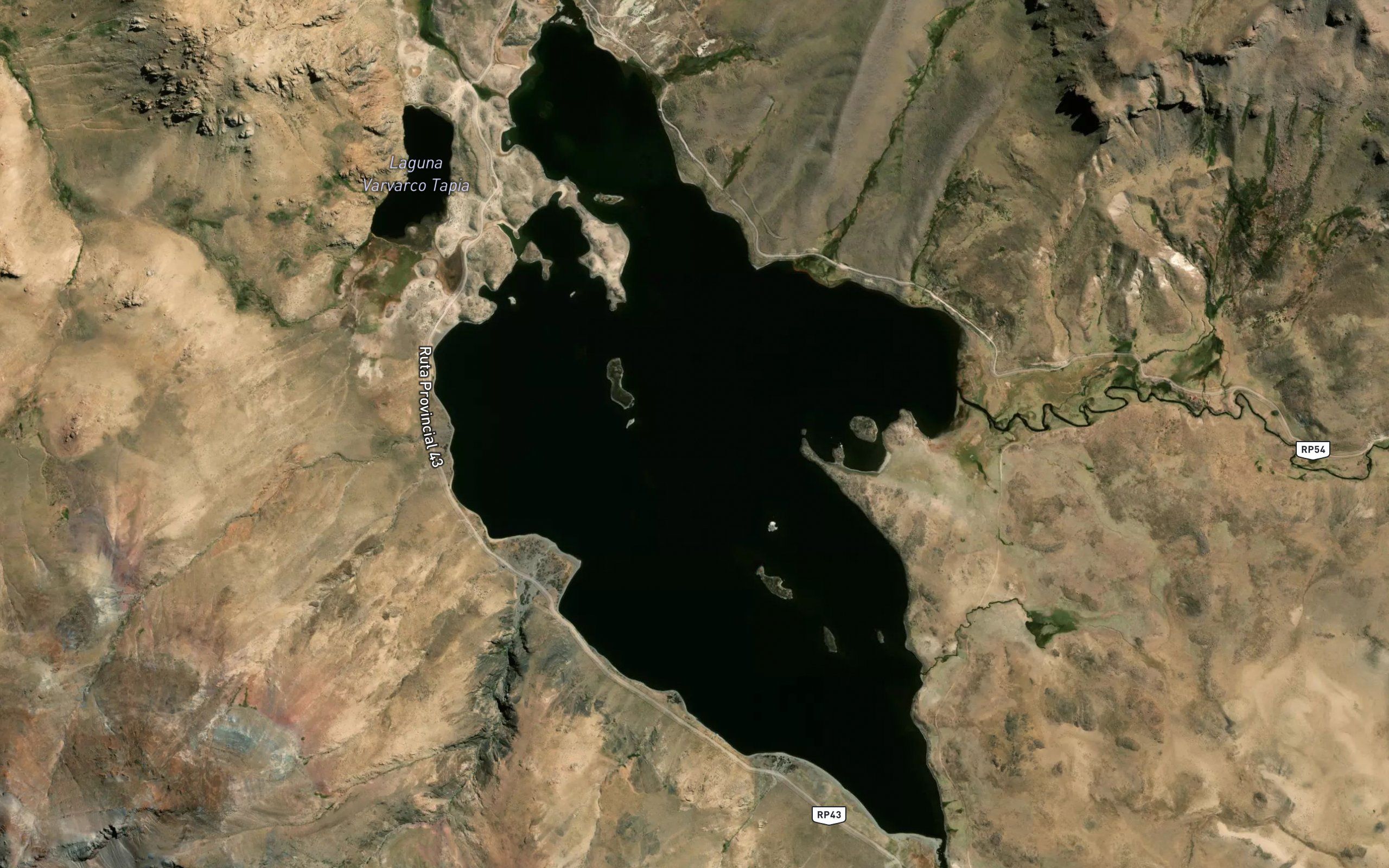 Laguna Varvarco Tapia