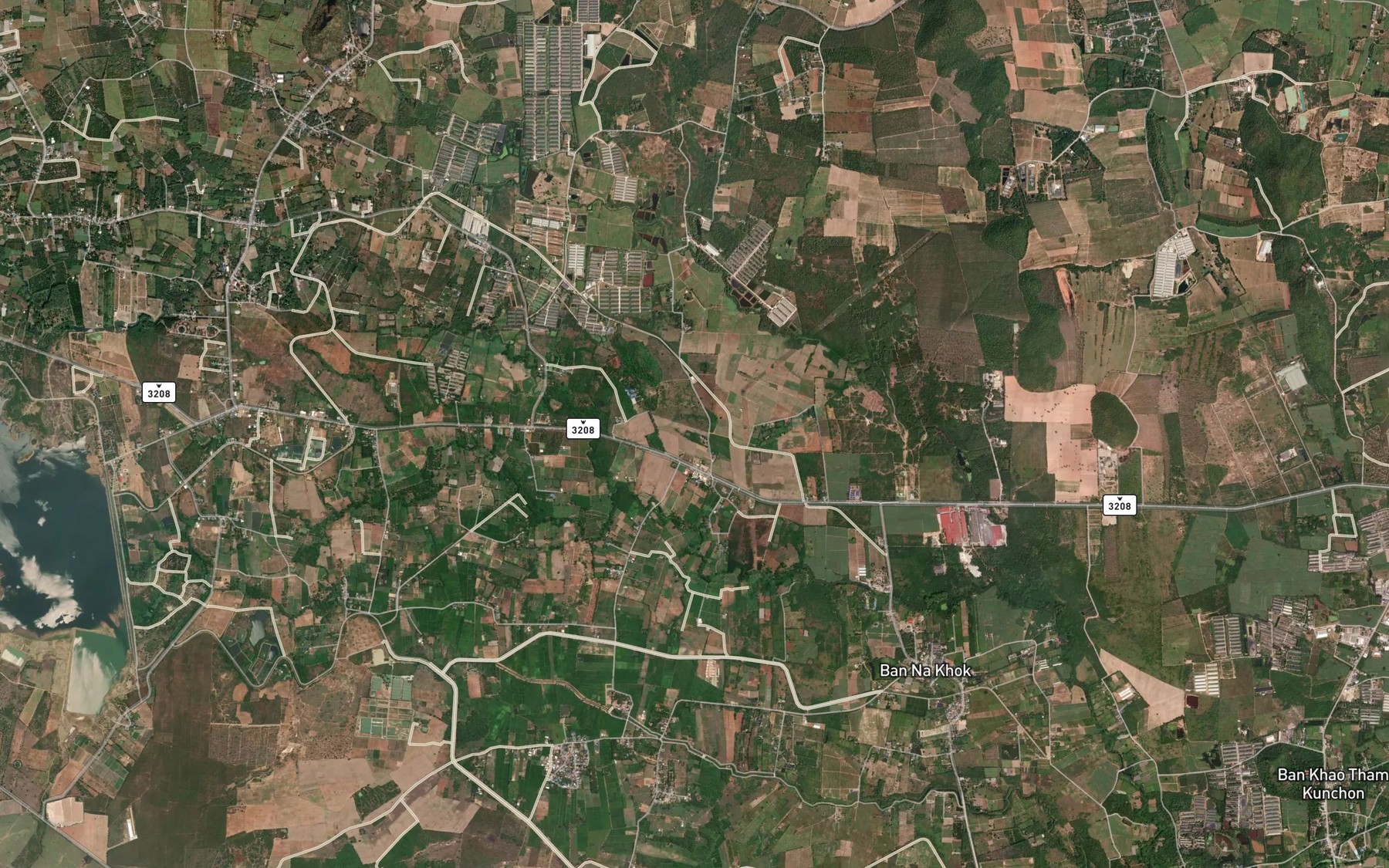 Satellite map of the Sa Nam Ban Khao Nok Krachip