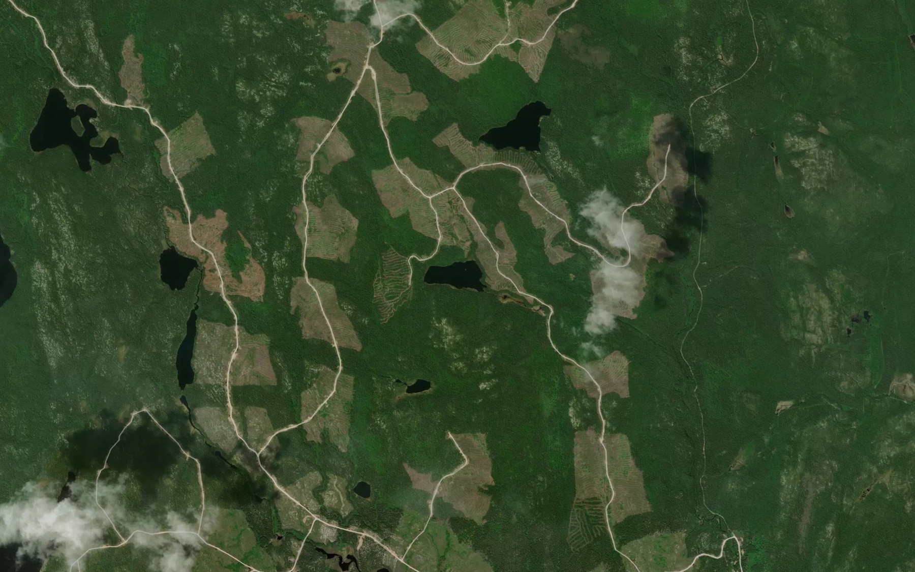 Satellite map of the Lac des Petites Poules