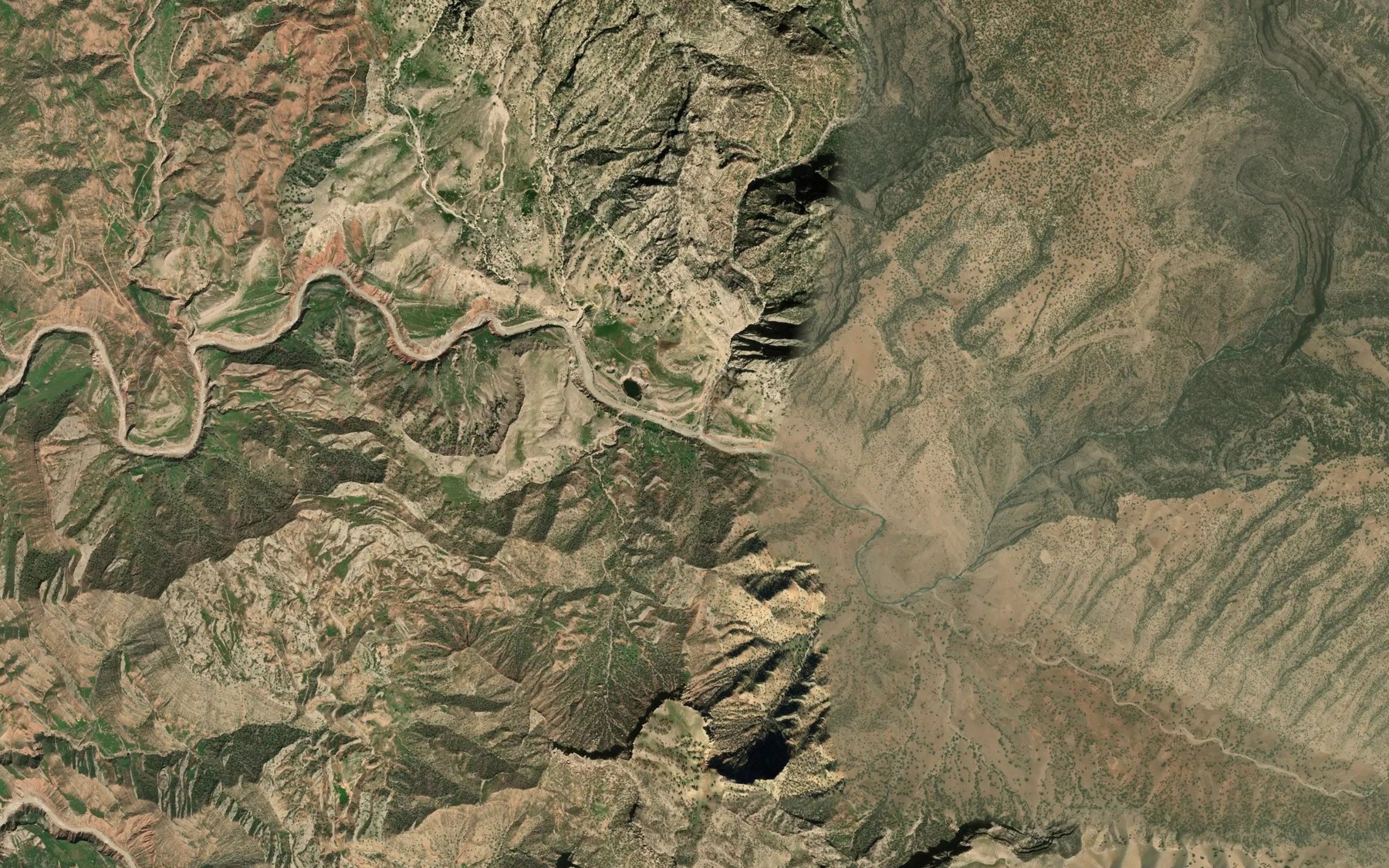 Satellite map of the Ab-e Gur Row