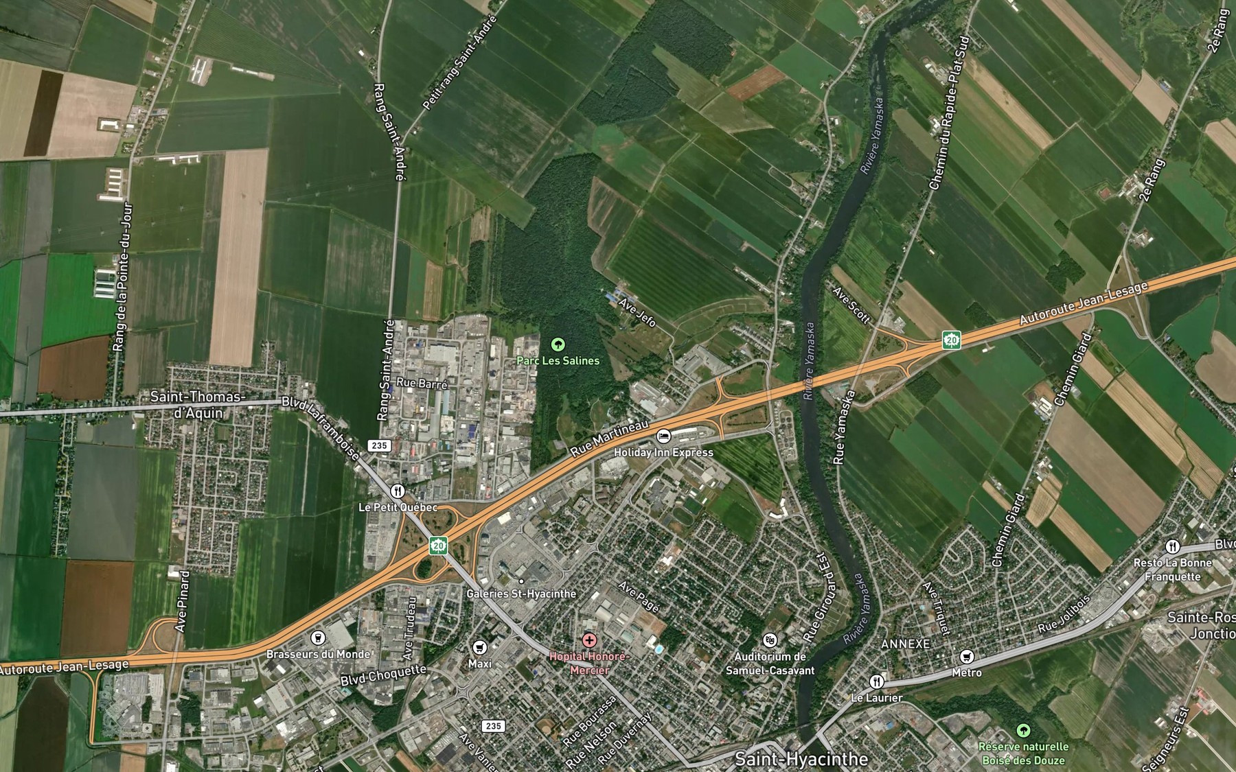 Satellite map of the Decharge des Quinze aux Douze