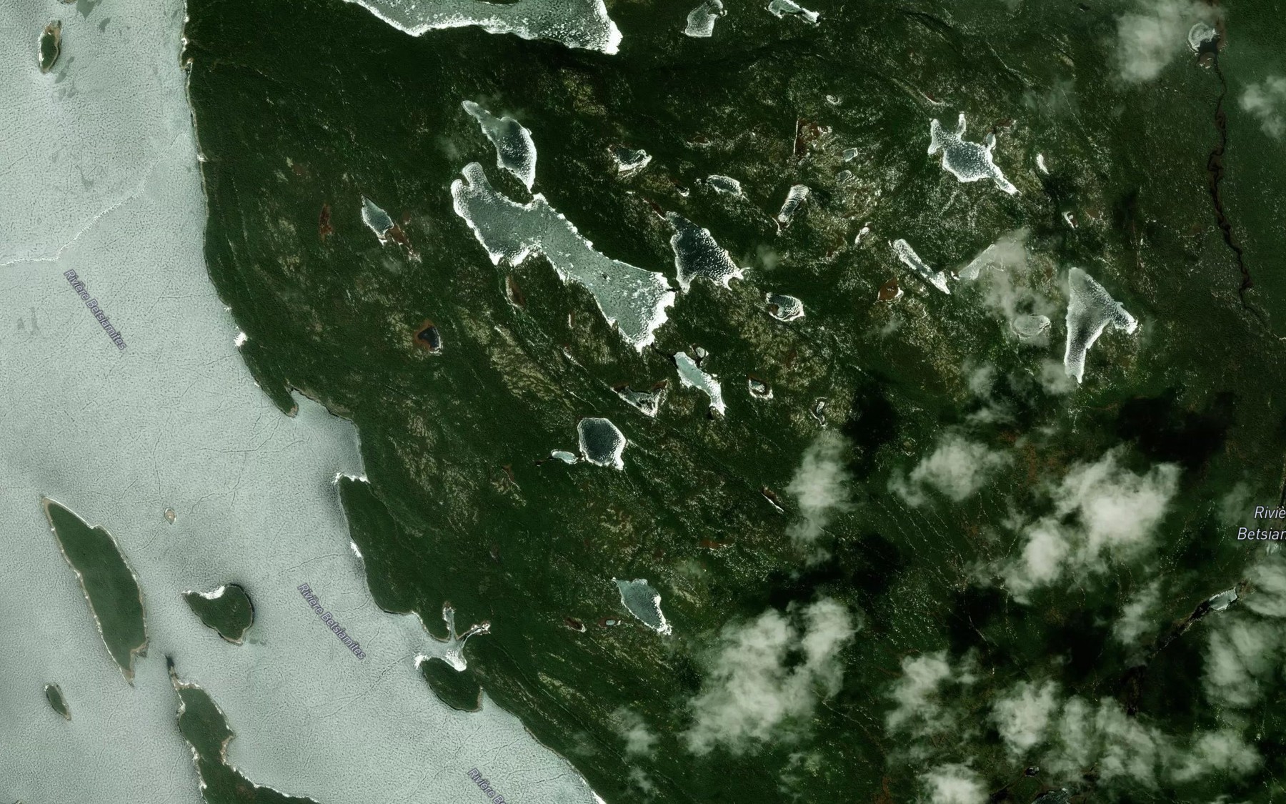 Satellite map of the Lac aux Rochers