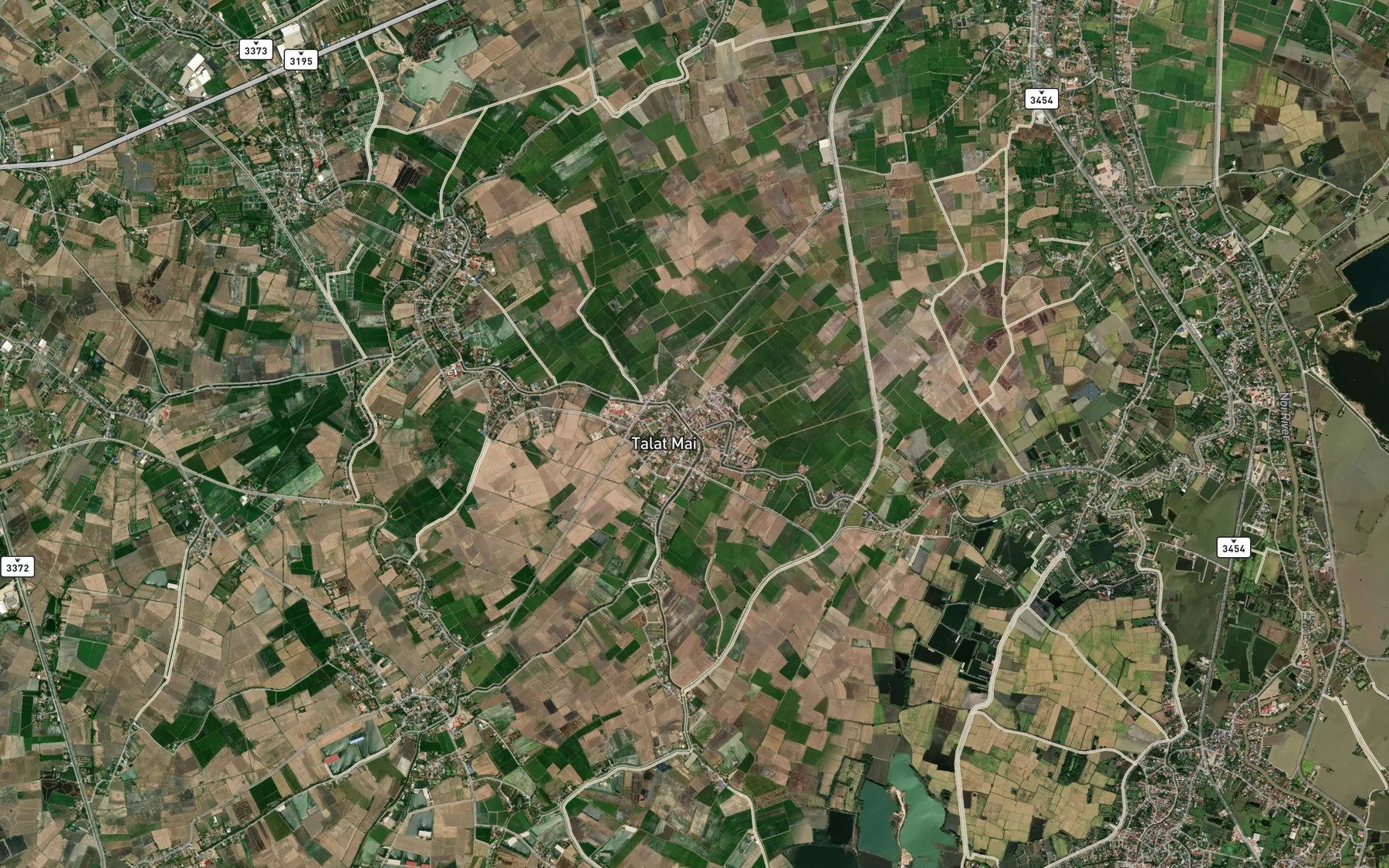 Satellite map of the Khlong Talat Mai