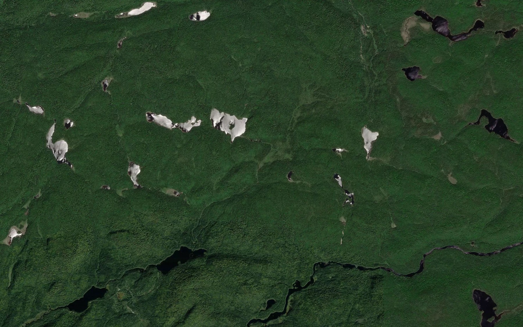 Satellite map of the Etang Vorace