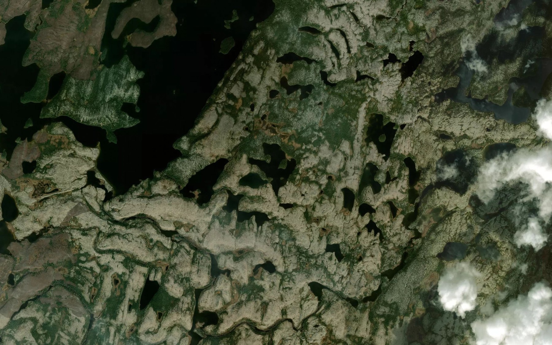 Satellite map of the Lac en Croix