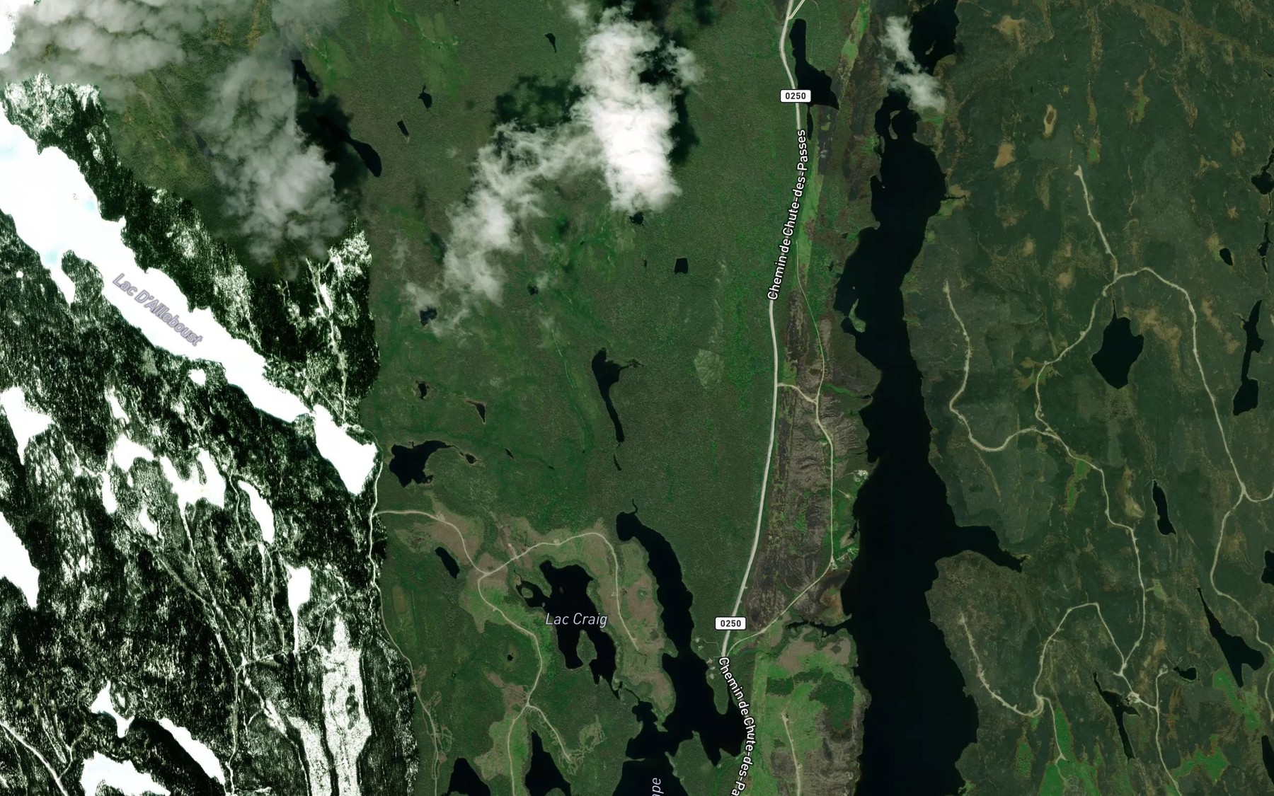 Satellite map of the Lac de la Hache Rouge
