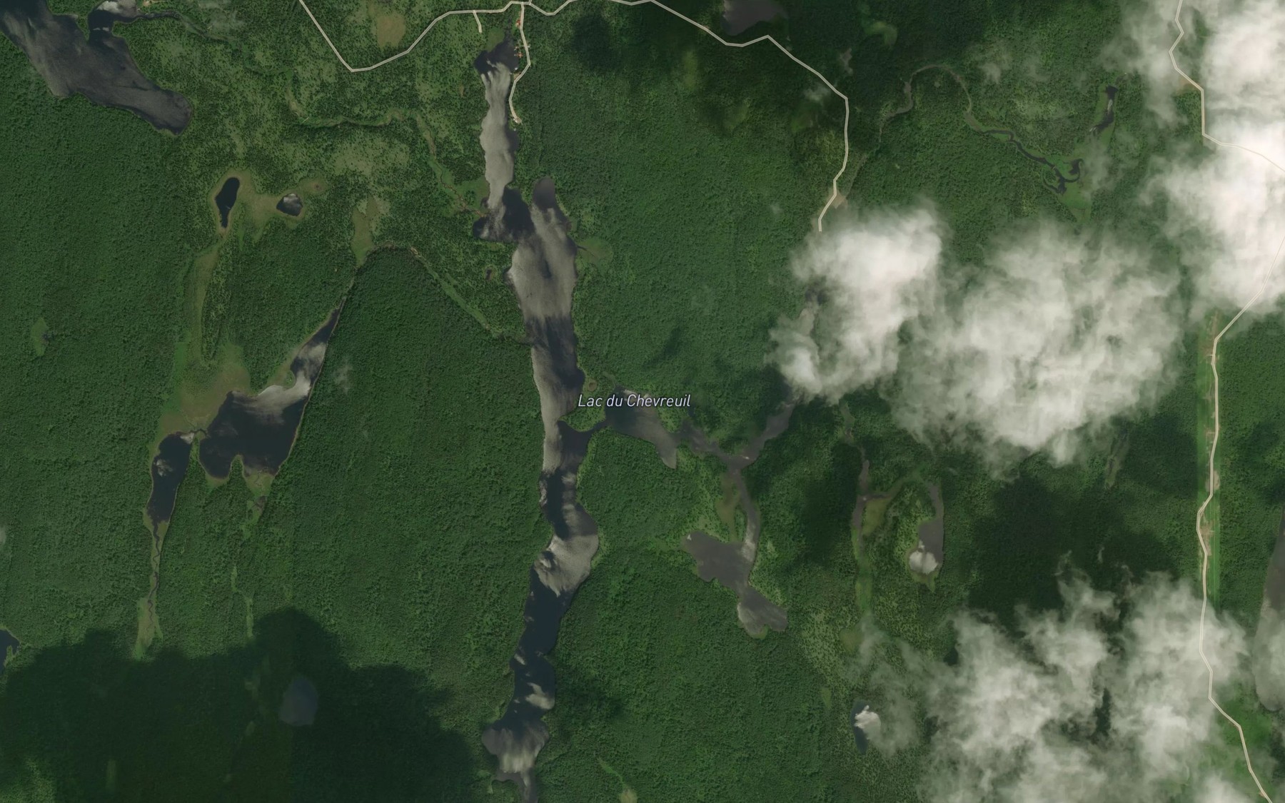 Satellite map of the Lac du Chevreuil