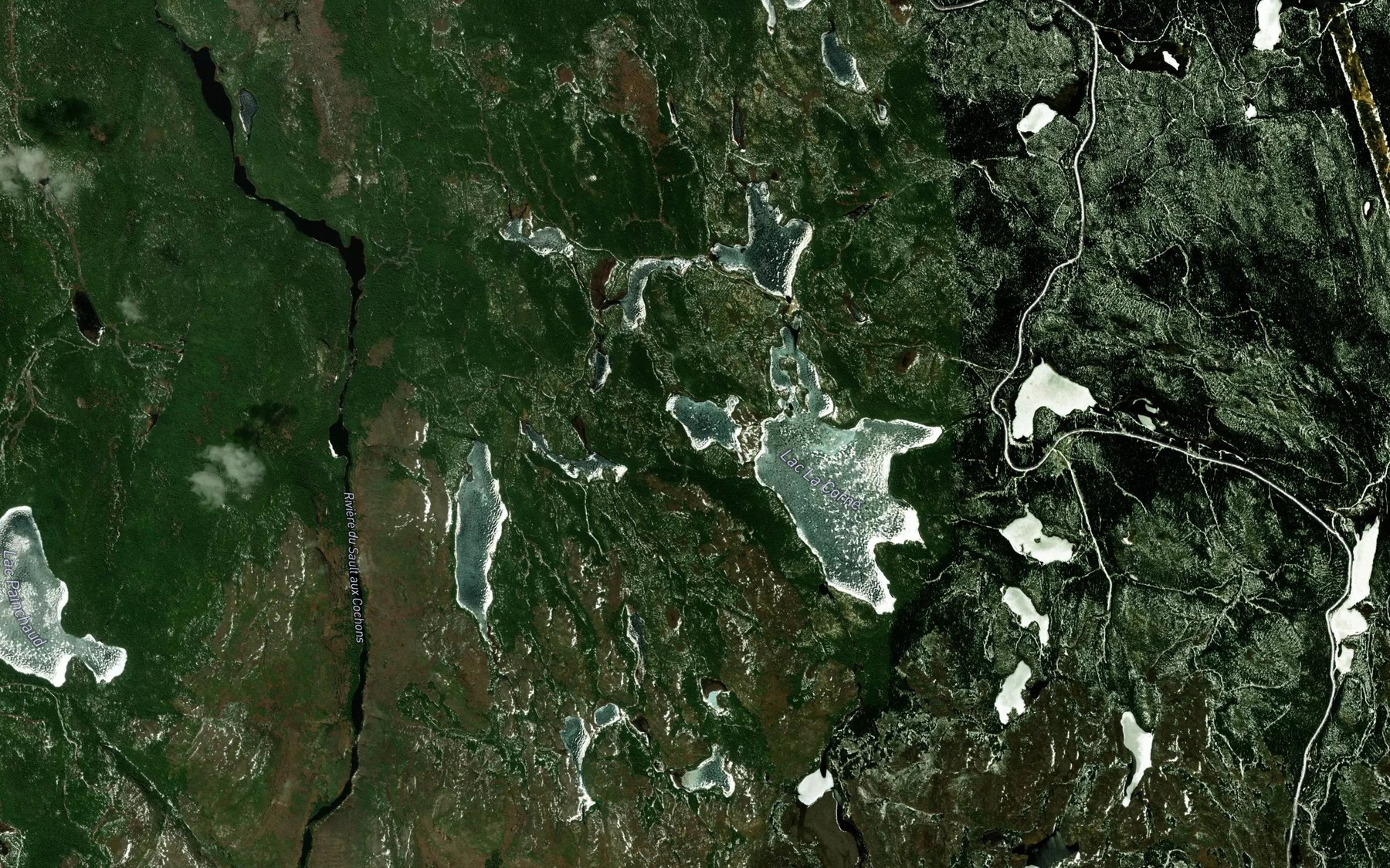 Satellite map of the Petit lac La Corne