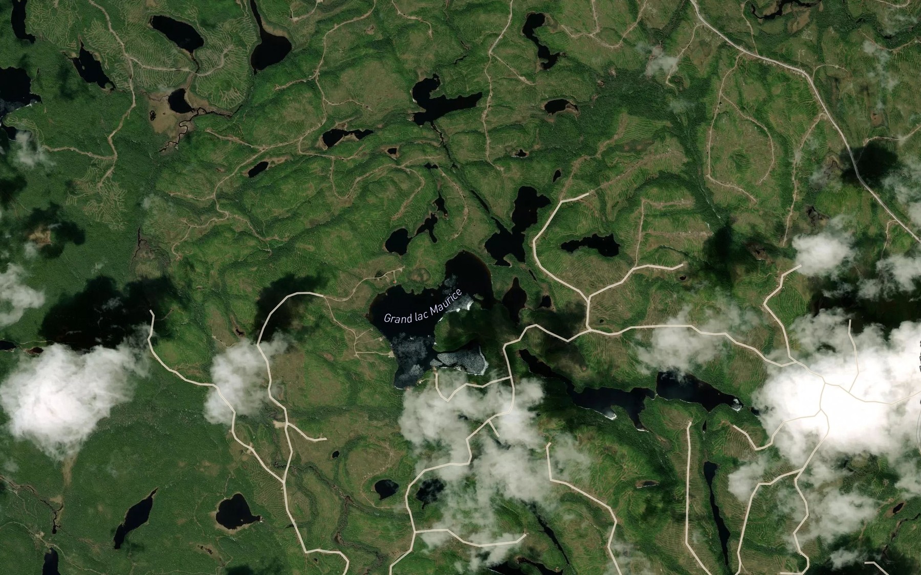 Satellite map of the Ruisseau du Canot Rouge